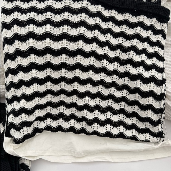 Black and White Chevron Knit Set - Picture 7 of 12